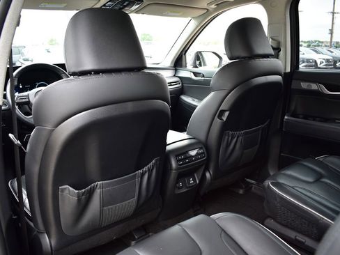 Used 2023 Hyundai Palisade Limited FWD image 23