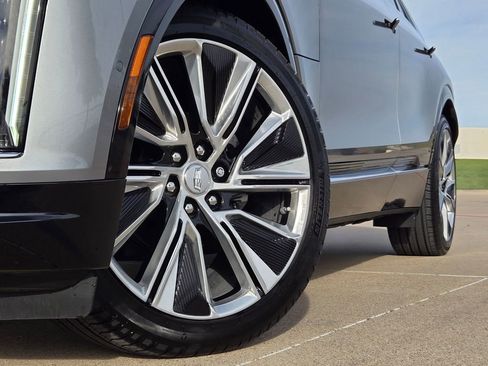 Certified 2025 Cadillac Lyriq Luxury image 8