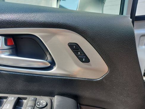 Used 2022 Chrysler Pacifica Limited w/ S Appearance Package FWD image 16