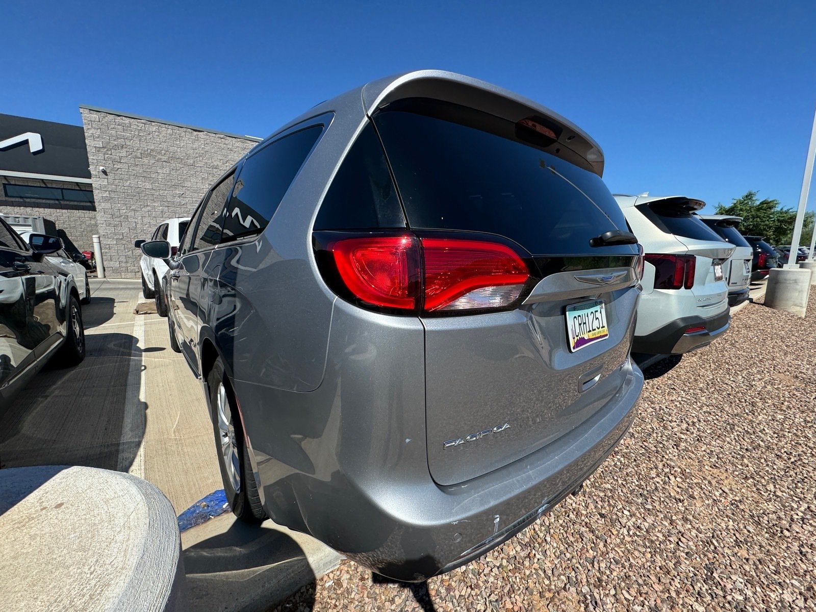 Used 2018 Chrysler Pacifica Touring-L Plus FWD image 3