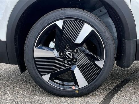 New 2026 Nissan Kicks SR w/ Cold Weather Package AWD/4WD image 8