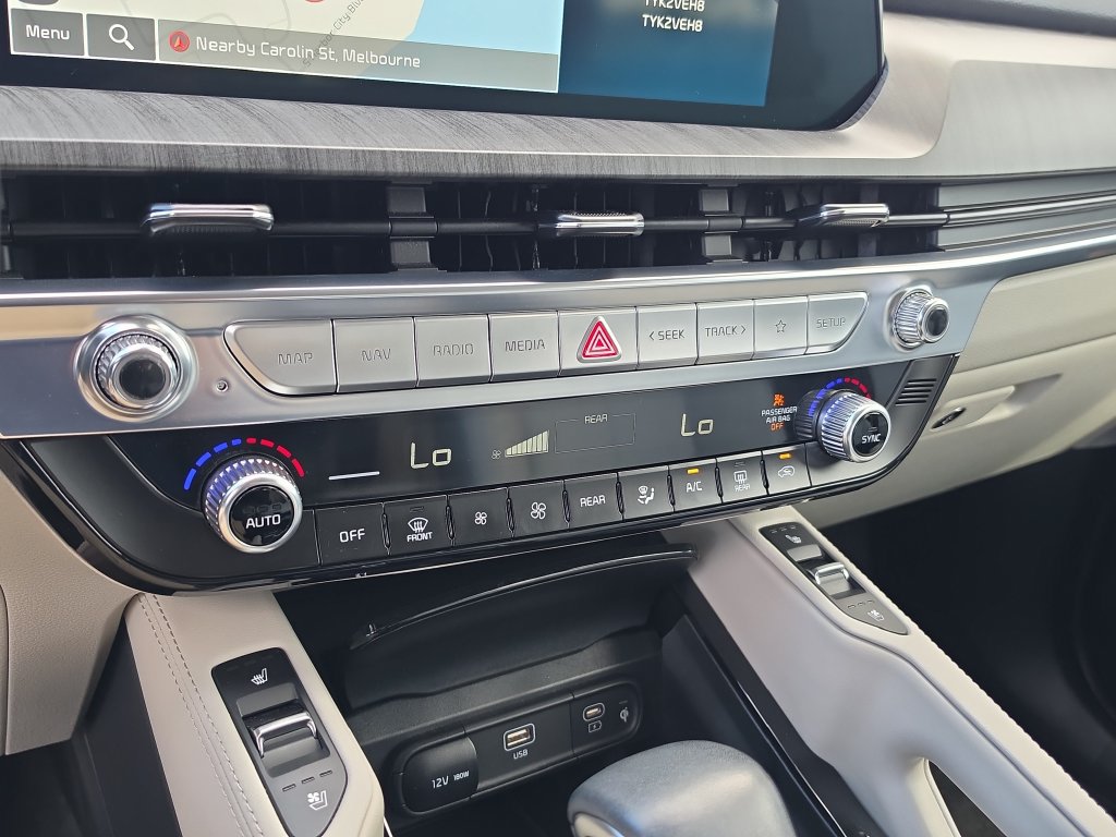 Used 2024 Kia Telluride SX w/ Towing Package FWD image 31