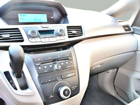 Used 2011 Honda Odyssey EX image 16