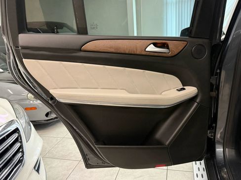 Used 2013 Mercedes-Benz GL 450 GL 450 4MATIC Sport Utility 4D w/ Premium 2 Pkg image 17