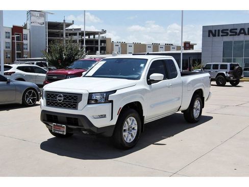 Used 2024 Nissan Frontier SV w/ SV Convenience Package AWD/4WD image 2
