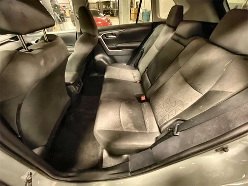 Used 2021 Toyota RAV4 XLE image 16
