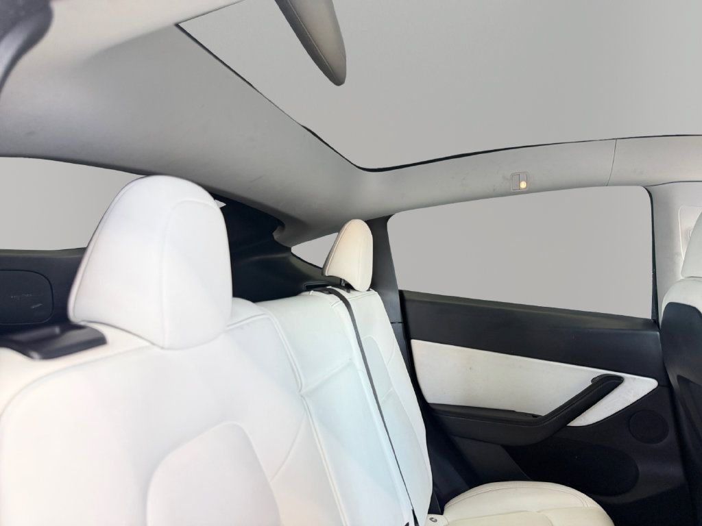 Used 2022 Tesla Model Y Long Range AWD/4WD image 28