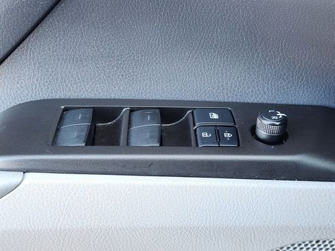 Used 2022 Toyota Camry LE image 28