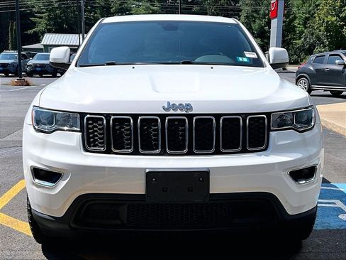 Used 2018 Jeep Grand Cherokee Laredo AWD/4WD image 2