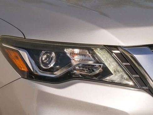 Used 2017 Nissan Pathfinder S image 4