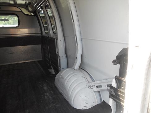 Used 2013 Chevrolet Express 2500 RWD image 7