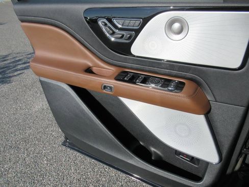 Used 2023 Lincoln Aviator Reserve w/ Equipment Group 201A image 25