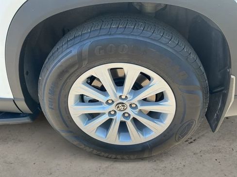 Certified 2024 Toyota Grand Highlander AWD image 14