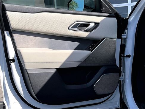 Used 2022 Land Rover Range Rover Velar R-Dynamic S image 23