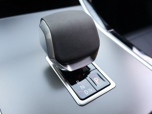 Used 2026 Land Rover Range Rover Velar S image 25