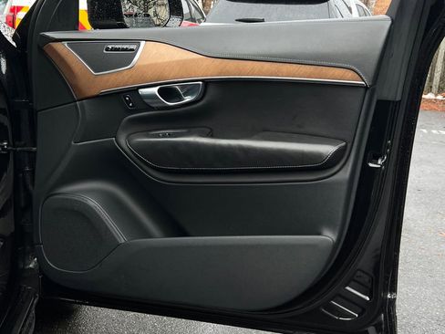 Used 2017 Volvo XC90 T6 Inscription w/ Vision Package image 9