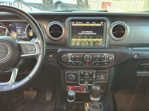 Used 2022 Jeep Wrangler Unlimited Rubicon 4xe w/ Cold Weather Group AWD/4WD image 6