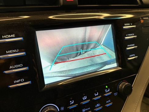 Used 2018 Toyota Camry LE image 13