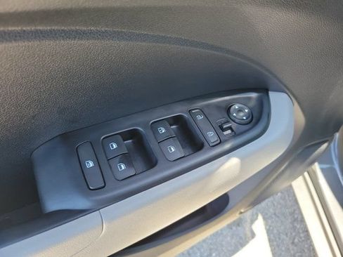 Certified 2025 Hyundai Venue SEL FWD image 15