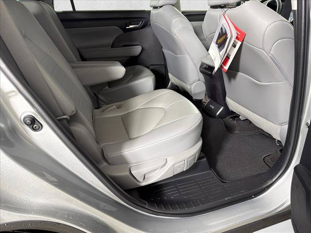 Used 2023 Toyota Highlander XLE FWD image 16