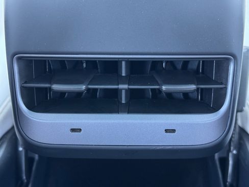 Used 2021 Tesla Model Y Long Range image 35