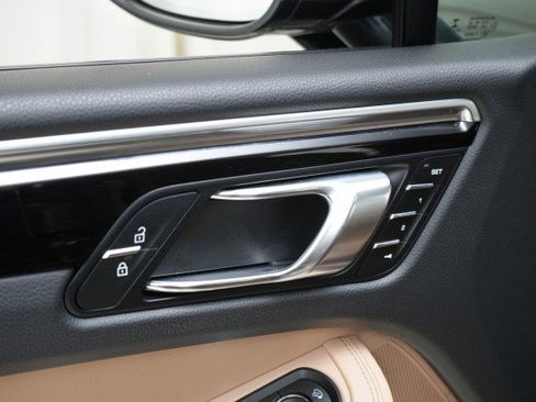 Used 2023 Porsche Macan AWD image 35