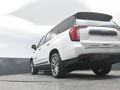 Used 2021 GMC Yukon Denali w/ Denali Premium Package image 25