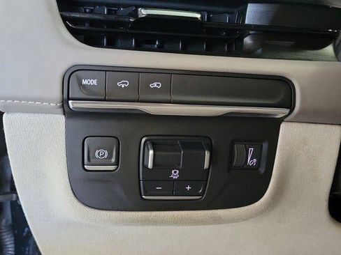 Certified 2023 Cadillac Escalade ESV Premium Luxury Platinum image 16