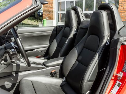 Used 2024 Porsche 718 Boxster w/ Premium Package RWD image 8