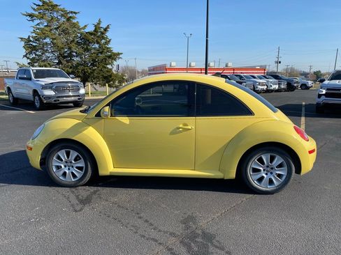 Used 2010 Volkswagen Beetle Coupe image 5