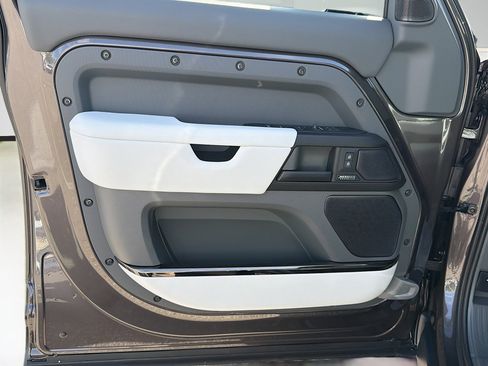 New 2026 Land Rover Defender 110 OCTA image 20