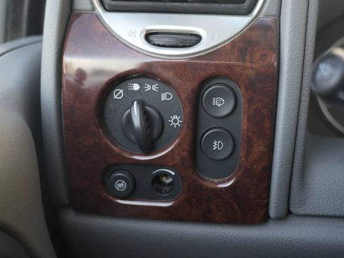 Used 2009 GMC Envoy Denali w/ Sun And 6-Disc Cd Package image 49