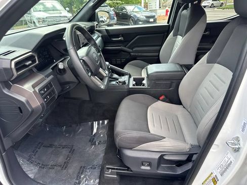 Certified 2025 Toyota Tacoma TRD Off-Road AWD/4WD image 29