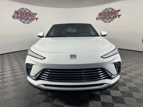 Used 2025 Buick Envista Preferred image 2