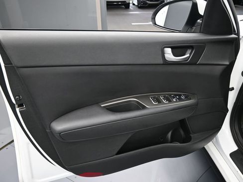 Used 2020 Kia Optima S image 15