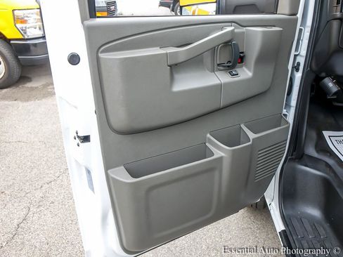 Used 2024 Chevrolet Express 3500 w/ Power Convenience Package RWD image 16