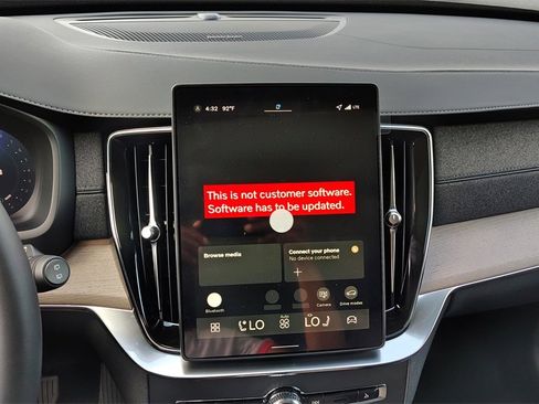 New 2026 Volvo XC90 B6 Plus w/ Protection Package Premier image 18