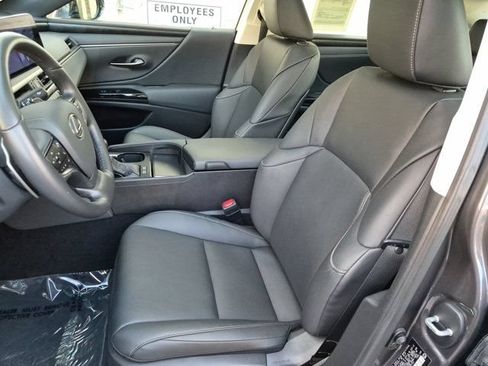 Used 2025 Lexus ES 300h w/ Premium Package FWD image 11