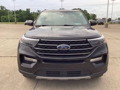 Used 2021 Ford Explorer XLT w/ Equipment Group 202A AWD/4WD image 2