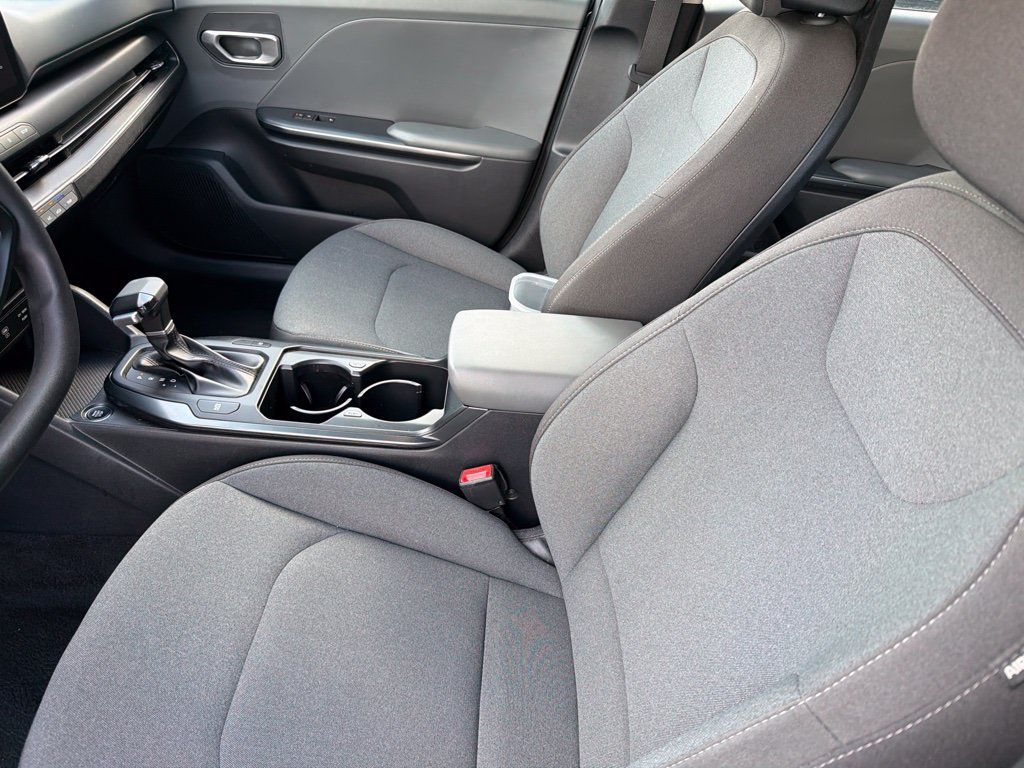 Used 2025 Kia K4 FWD image 3