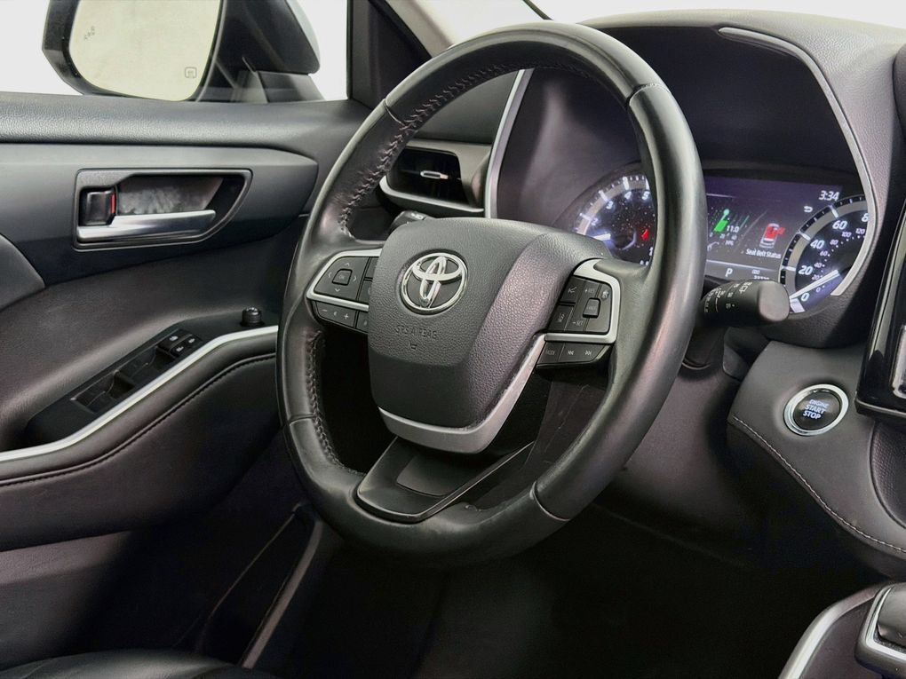 Used 2023 Toyota Highlander XLE FWD image 37