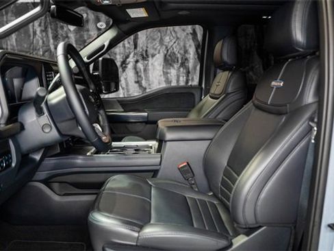 Used 2025 Ford F450 Platinum w/ FX4 Off-Road Package image 3