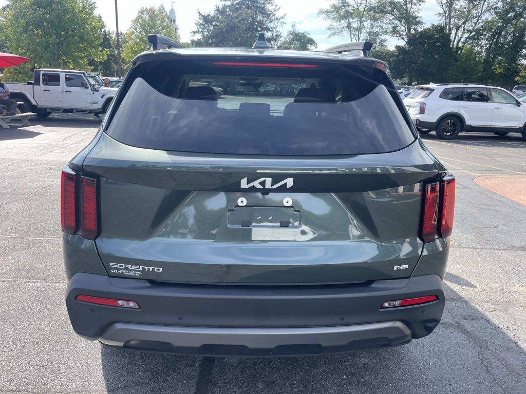 Used 2023 Kia Sorento S w/ Panoramic Sunroof Package AWD/4WD image 4