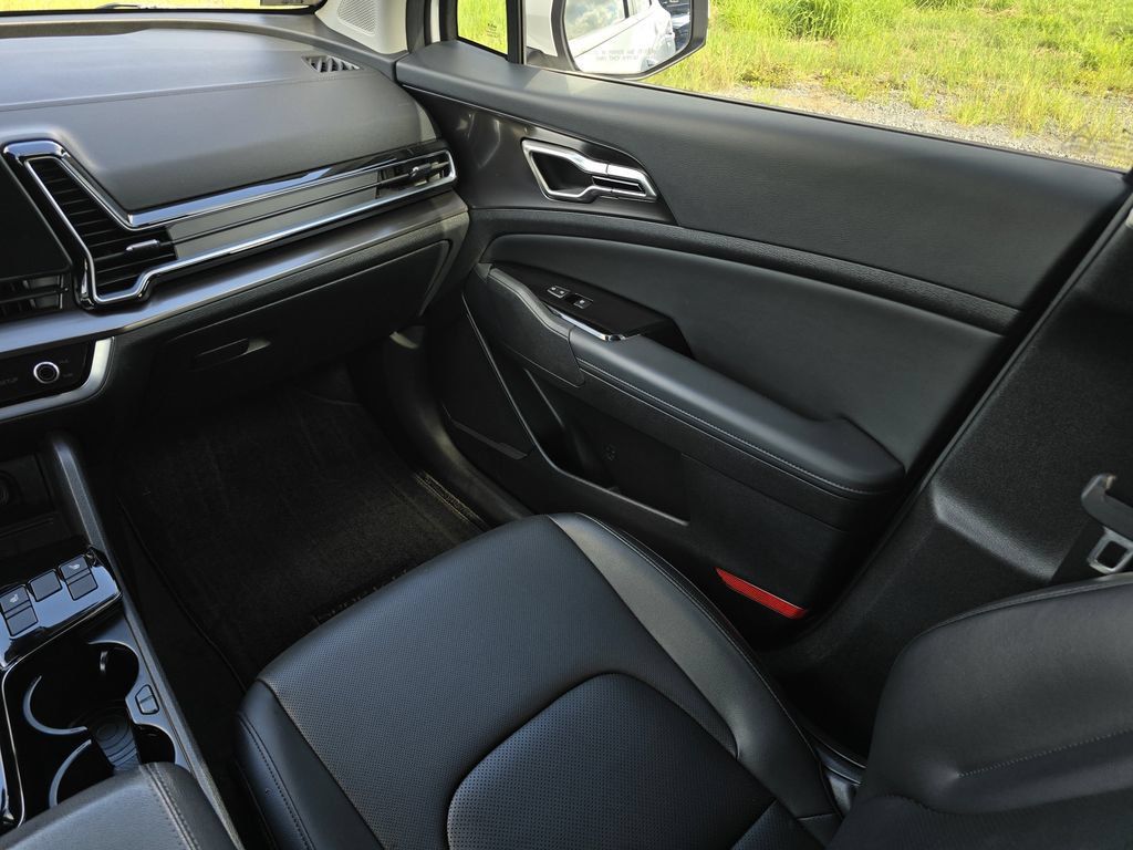 Certified 2025 Kia Sportage EX FWD image 22