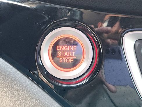 Used 2019 Honda Pilot Touring image 34