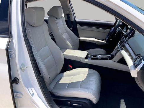 Used 2021 Honda Accord Touring image 10