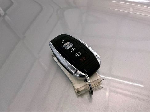 Used 2017 Lincoln MKC Reserve image 9