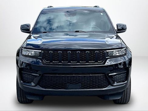 Used 2023 Jeep Grand Cherokee Altitude AWD/4WD image 4