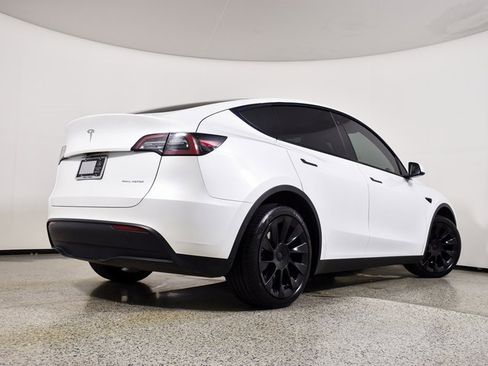Used 2023 Tesla Model Y Long Range image 13