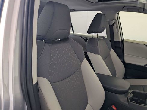 Used 2025 Toyota RAV4 XLE w/ Convenience Package image 32